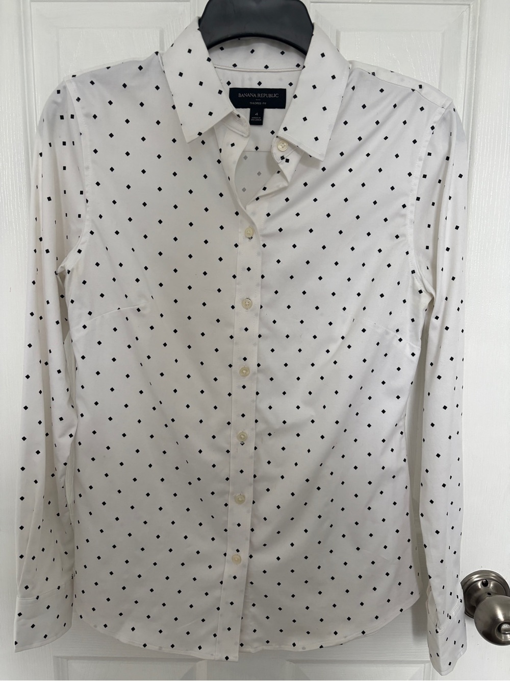 Banana Republic White Button-Down Shirt with Black Diamond Pattern #423